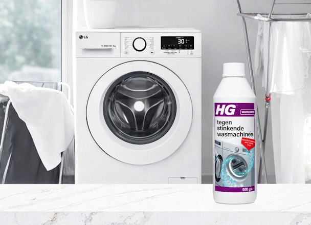 LG wasmachine met tCL melding naast HG trommelreiniger voor het verwijderen van geurtjes