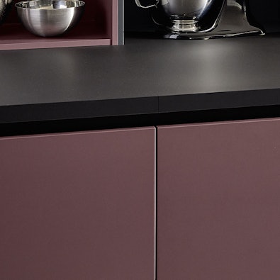 Detailfoto van matte velvet fronten in diep zwart