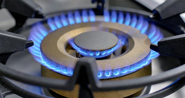Multi-ring brander met meerdere vlamkransen op een Gaggenau gaskookplaat in detail