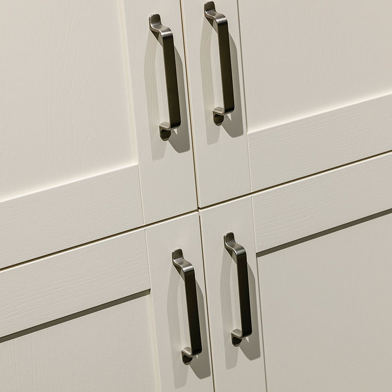 Gelakte kaderfronten met hout reliëf