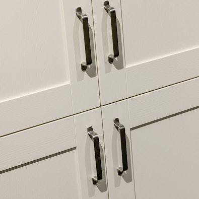 Gelakte kaderfronten met hout reliëf