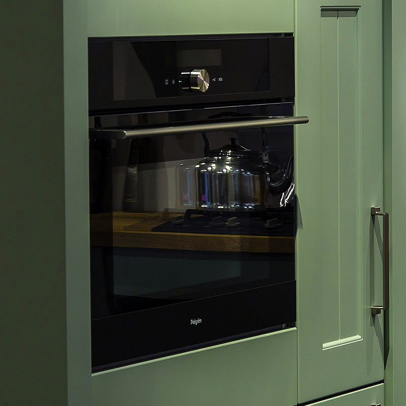 Gelakte paneeldeuren kasten