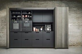 In geopende toestand toont de kast zijn volledige functionaliteit.