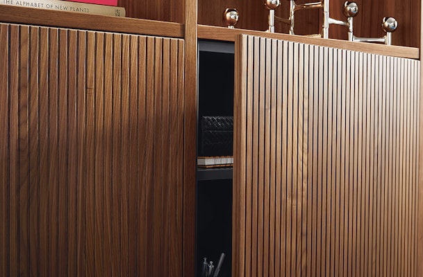 Geribbeld noten houten front in NX670 keuken