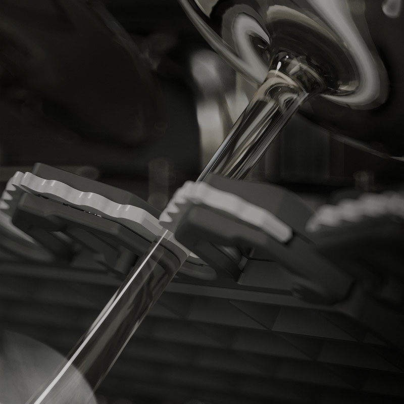 Close-up van wijnglas in zachte houder van V-ZUG Adora vaatwasser, voor behoedzame reiniging met Wijnglas en WijnDegu programma’s.