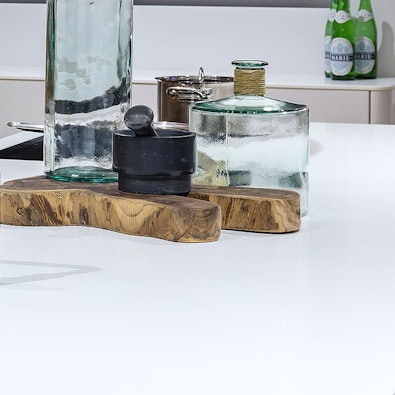 Glazend witte kookeiland