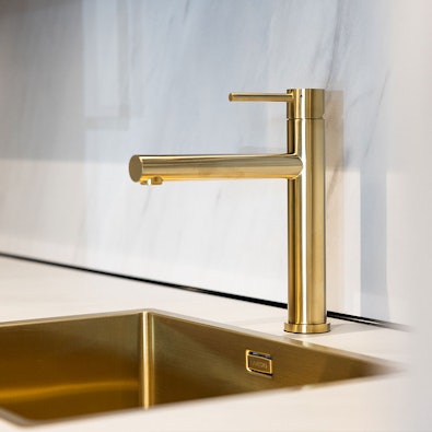 Gouden mengkraan en spoelbak