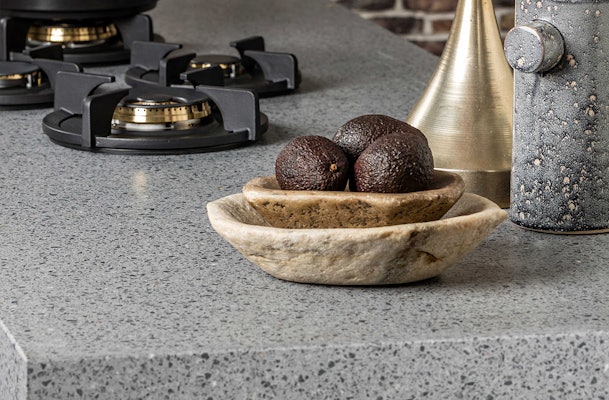 Granito keukenblad met stukjes graniet.