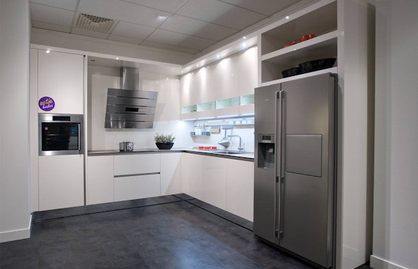 Ontwerp met slimme lijnen en glanzend contrast