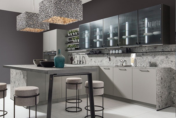 Grijze strakke keuken