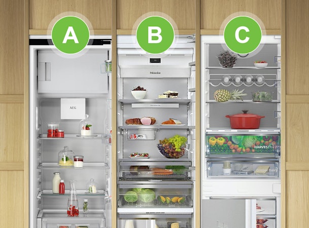 Drie grote inbouwkoelkasten naast elkaar, aangeduid met A, B en C, waarbij de indeling varieert tussen modellen met vriesvak, zonder vriesvak en met een apart vriesgedeelte.