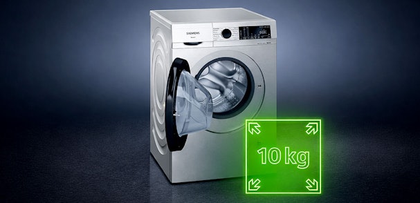 Siemens wasmachine met 10 kg trommelcapaciteit en groene pijlen die de ruime inhoud benadrukken