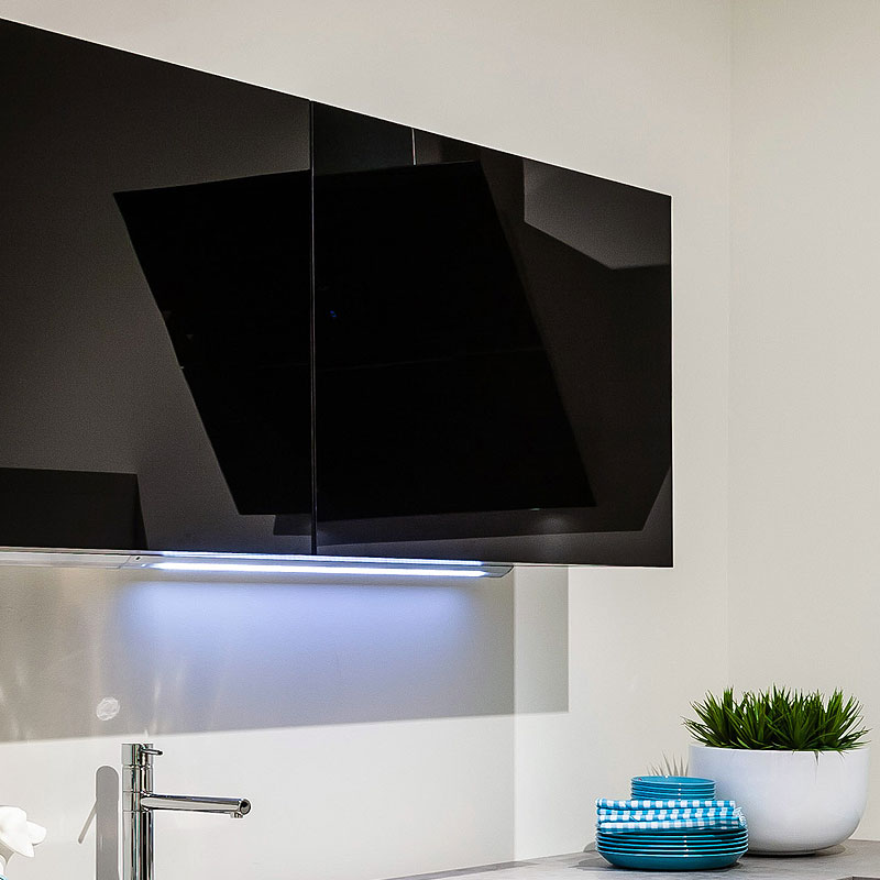 Grote zwarte glazen klepkasten