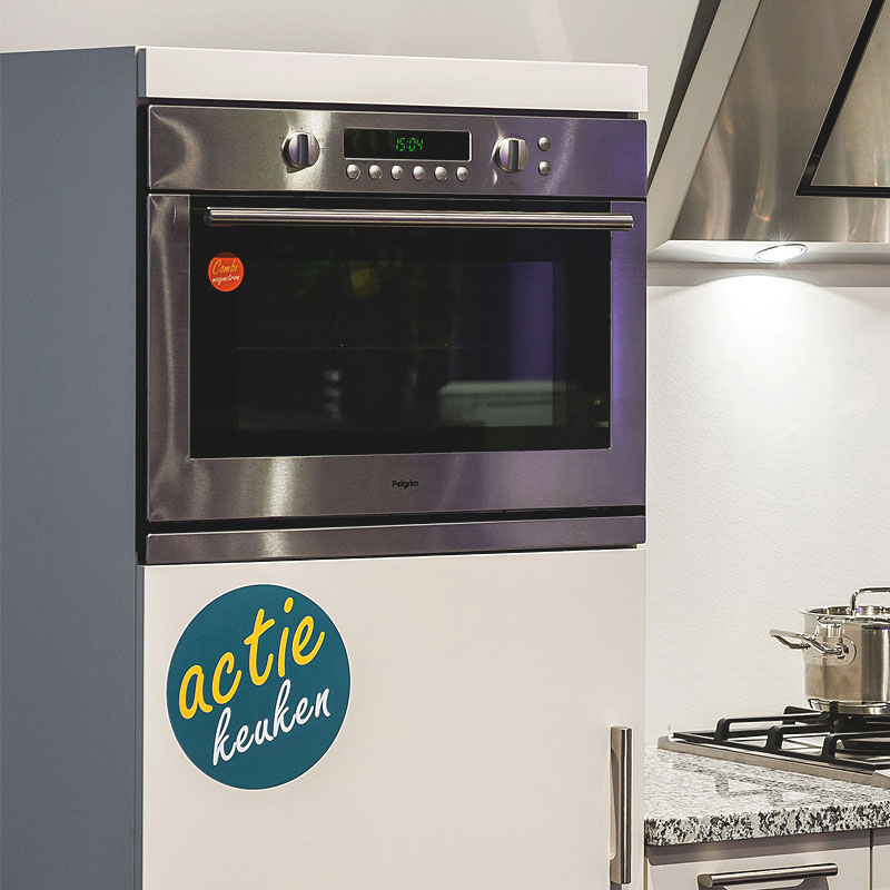 Halfhoge kast met inbouwapparatuur