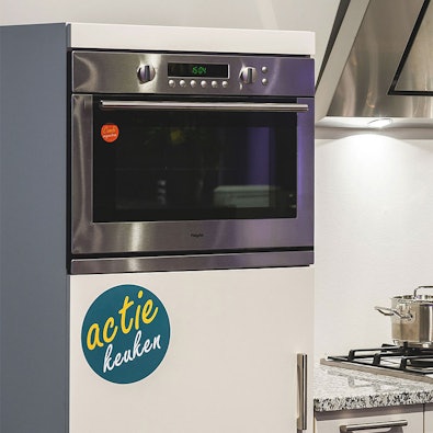 Halfhoge kast met inbouwapparatuur