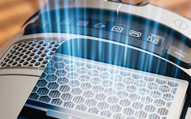 HEPA-filter in stofzuiger vangt microscopisch stof op van laminaatvloeren voor schone lucht