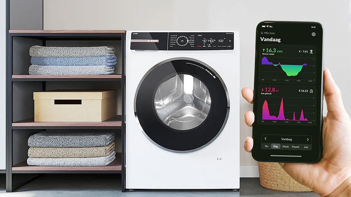 Bosch wasmachine naast smart home apparaat en smartphone met energie-app die verbruiksgegevens toont