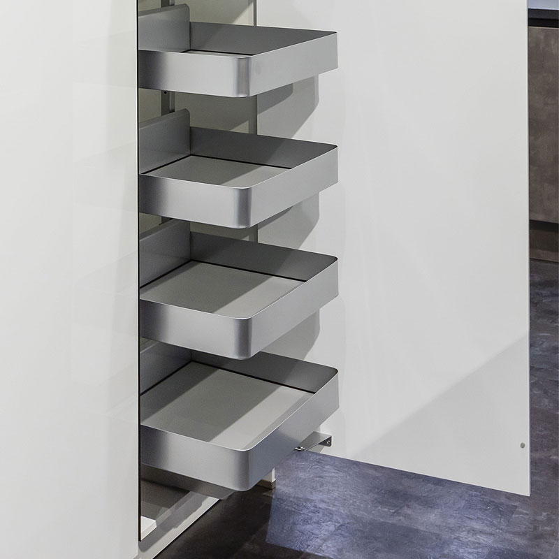 Hoge kast met binnen laden