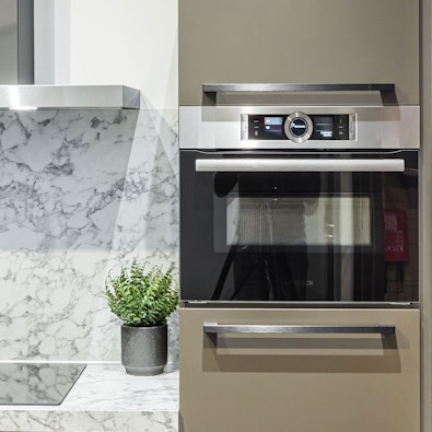 Hoge keukenkast met combi-magnetron