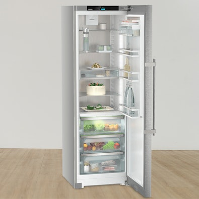 Hoge vrijstaande koelkast zonder vriesvak met ruime groentelades en overzichtelijke koeling