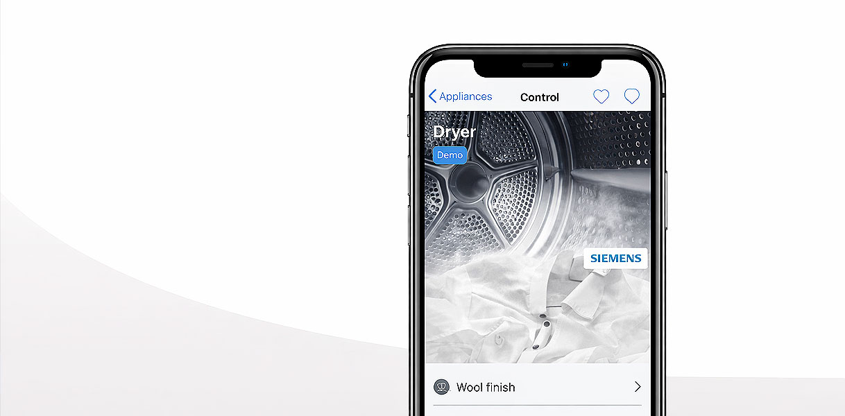 Smartphone met Siemens Home Connect app voor bediening droger op afstand met Wool finish programma