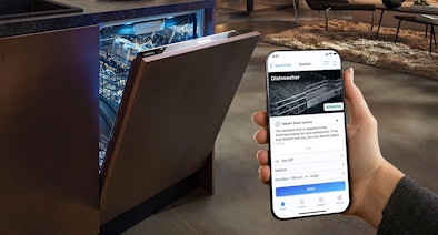 Smartphone met Home Connect verbinding met Siemens vaatwasser