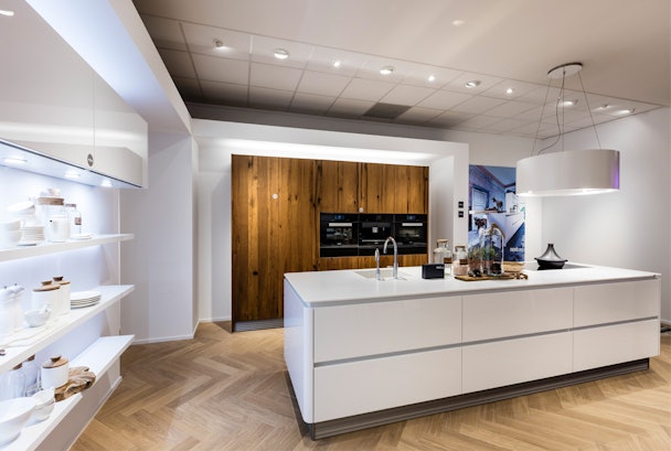 Kristal witte hoogglans keukenfronten in design keuken