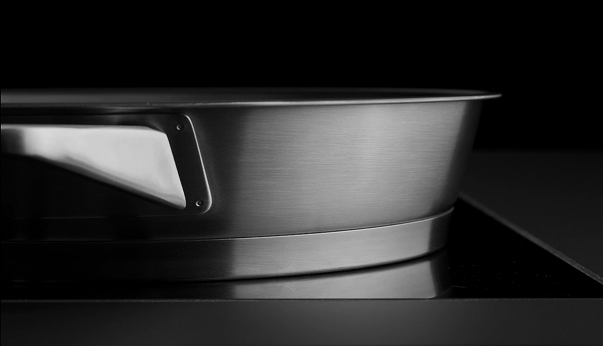 Hoogwaardige materialen en een elegante schenkrand.