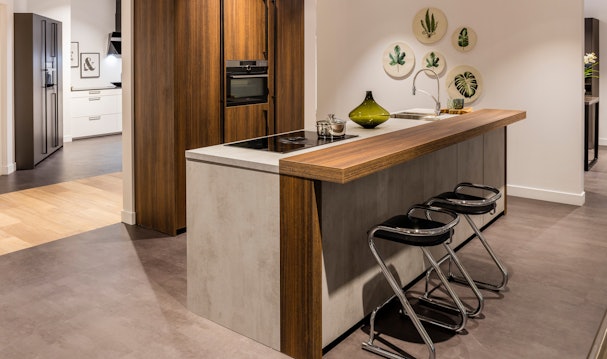 Houten keuken met betonlook