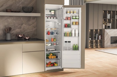 Whirlpool inbouwkoelkast met geopend vriesvak