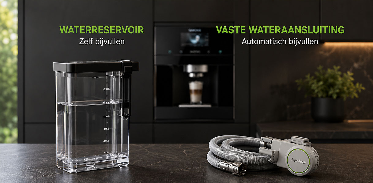 Waterreservoir naast de toevoerslang van een vaste wateraansluiting voor een inbouw koffiemachine