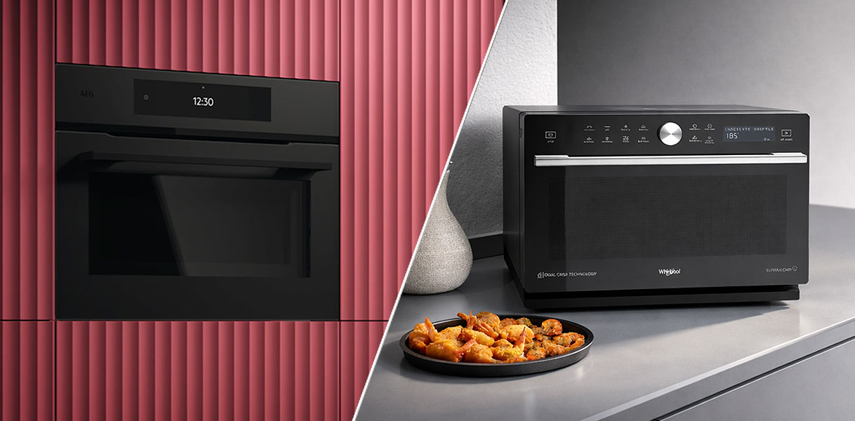 Zwarte inbouw magnetron en vrijstaande zwarte magnetron naast elkaar voor keuzehulp bij plaatsing