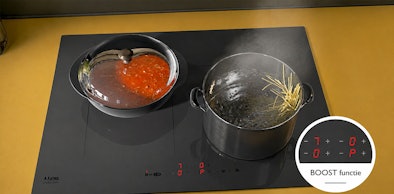 Pan met pastawater op een zone in boostmodus, aangegeven met een P