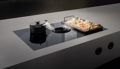 De twee oppervlakte inductiekookzones plus zijn door de brugfunctie te combineren tot één groot kookveld.