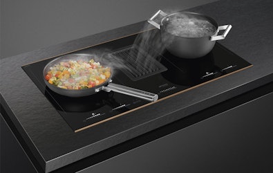 Inductie met geïntegreerde afzuiging in kookplaat