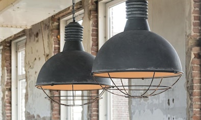 Industriele hanglamp in keuken.