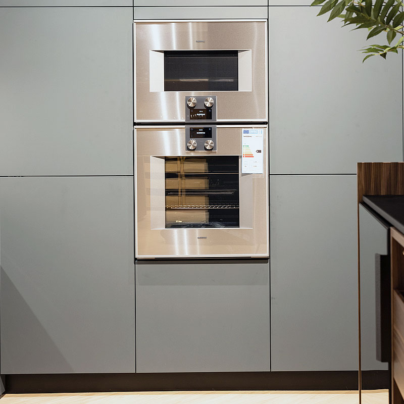 Ingebouwde hoge keukenkast