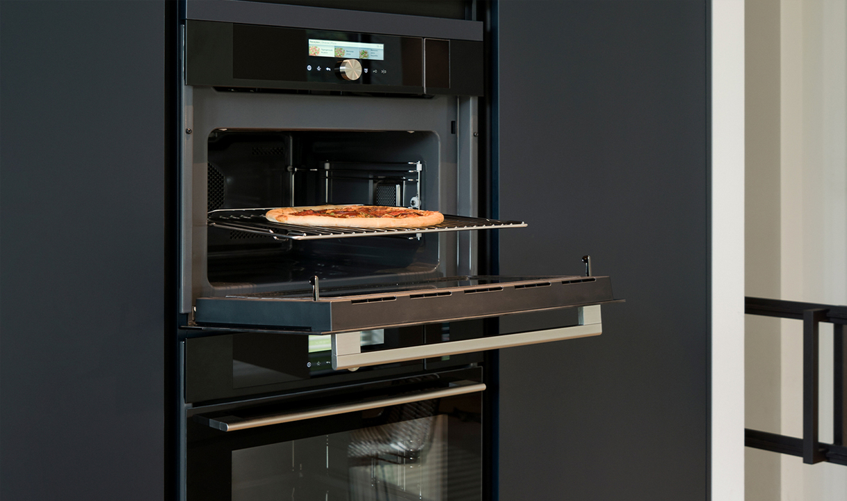 Vier of vijf insteekniveaus voor bakplaten.