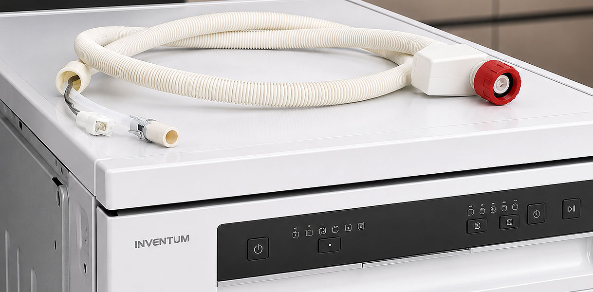 Aquastop aansluiting van een Inventum vaatwasser die de keuken tegen waterschade beschermt