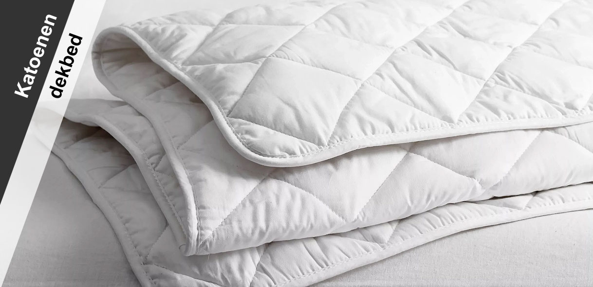 Wit katoenen dekbed met diagonaal doorgestikt patroon