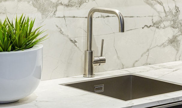 Keramiek met een luxe marmer design.