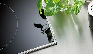 Keramisch glas met doorlopende RVS randlijst