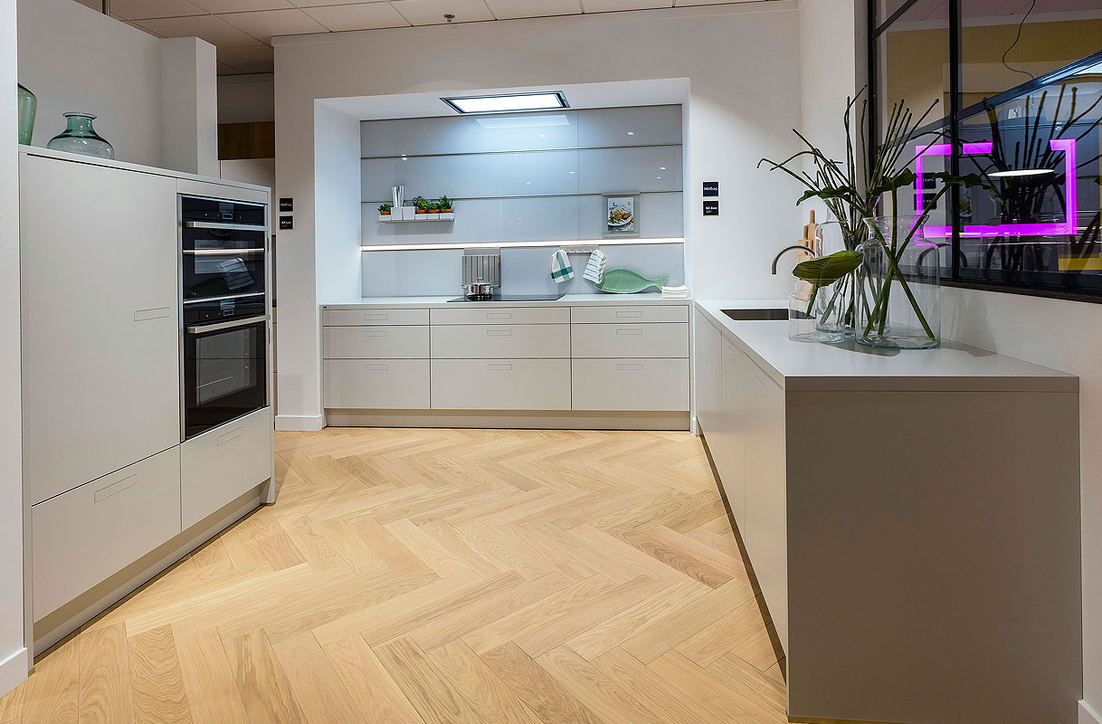 Kristalgrijze ontwerp in een open en lichte setting