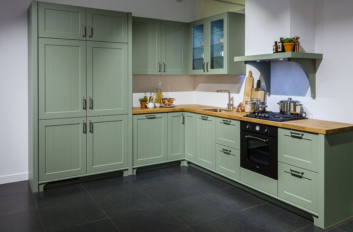 Saliegroene hoekindeling in landhuisstijl