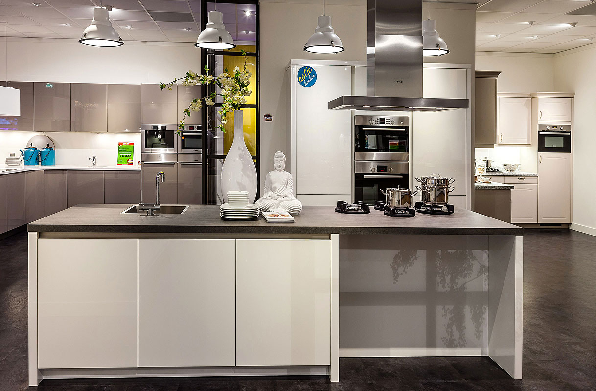 Open keukenruimte met centraal kookblok