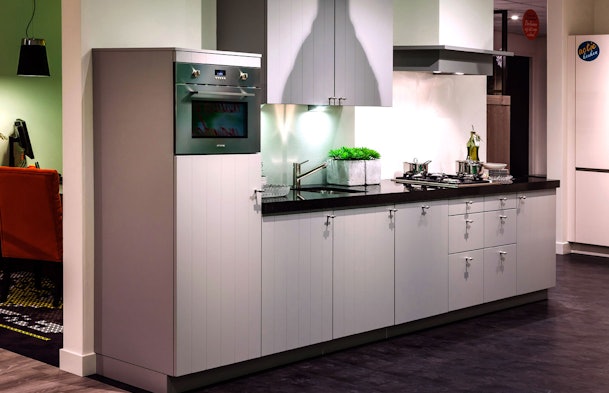 Landelijk keukenontwerp met dik granieten werkblad