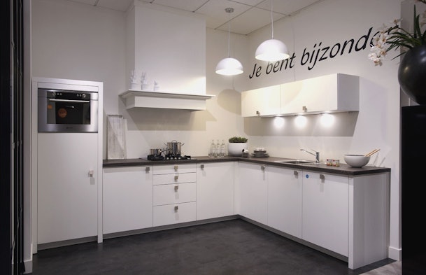 Landelijke opstelling met klassieke schouw