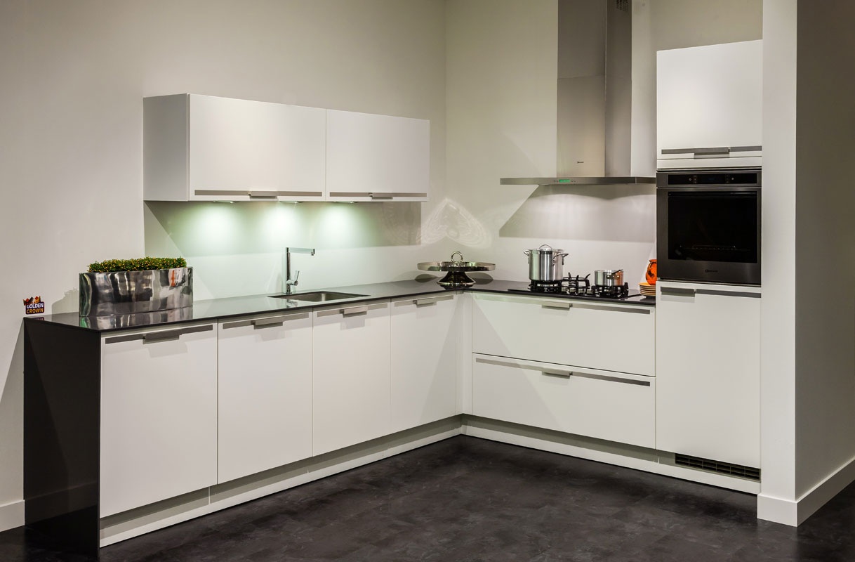 Hoekopstelling met granieten werkblad