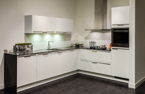 Hoekopstelling met granieten werkblad