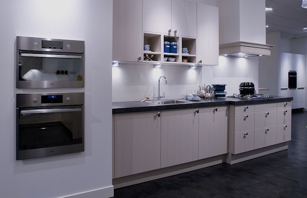 Keukenontwerp met boeren keukendeurtjes